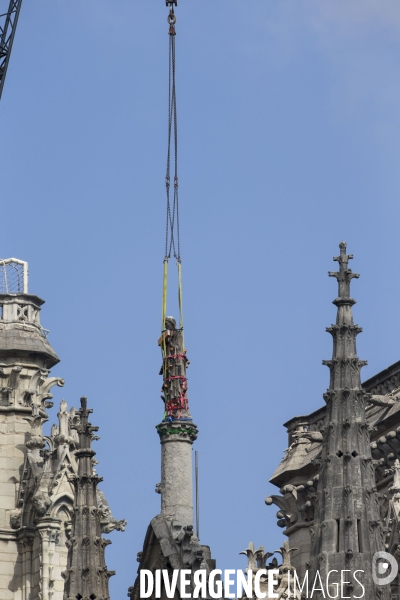 Les travaux sur la cathédrale Notre-Dame de Paris après l incendie
