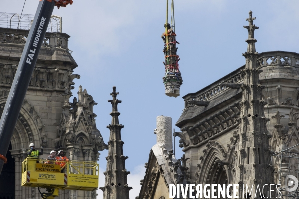 Les travaux sur la cathédrale Notre-Dame de Paris après l incendie