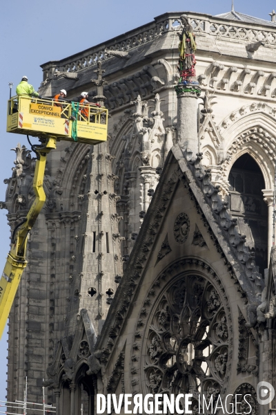 Les travaux sur la cathédrale Notre-Dame de Paris après l incendie