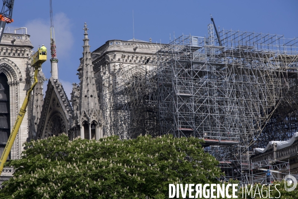 Les travaux sur la cathédrale Notre-Dame de Paris après l incendie