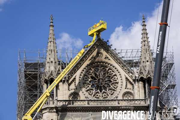 Les travaux sur la cathédrale Notre-Dame de Paris après l incendie