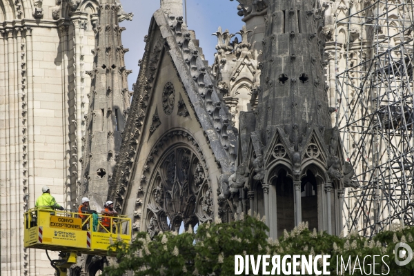 Les travaux sur la cathédrale Notre-Dame de Paris après l incendie