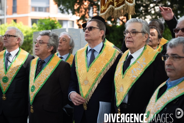 Rassemblement des franc-maçons au cimetière du Père Lachaise