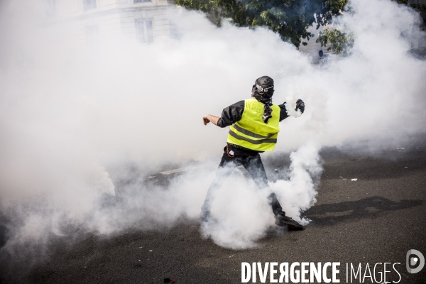 Manifestation des gilets jaunes a l occasion du defile du 1er mai, a paris.