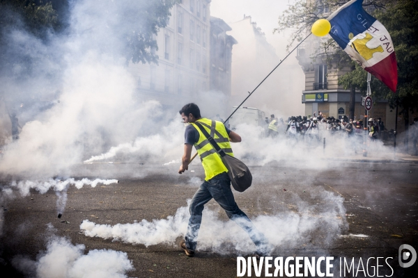 Manifestation des gilets jaunes a l occasion du defile du 1er mai, a paris.