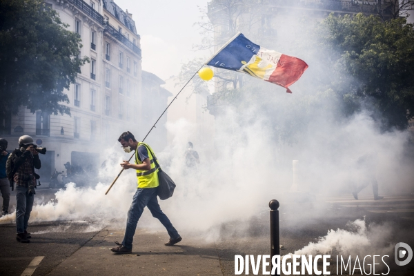 Manifestation des gilets jaunes a l occasion du defile du 1er mai, a paris.