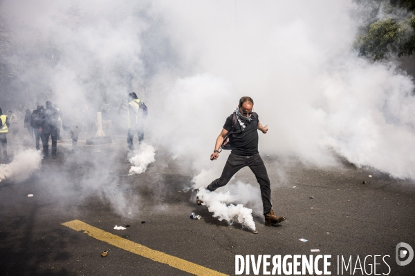 Manifestation des gilets jaunes a l occasion du defile du 1er mai, a paris.