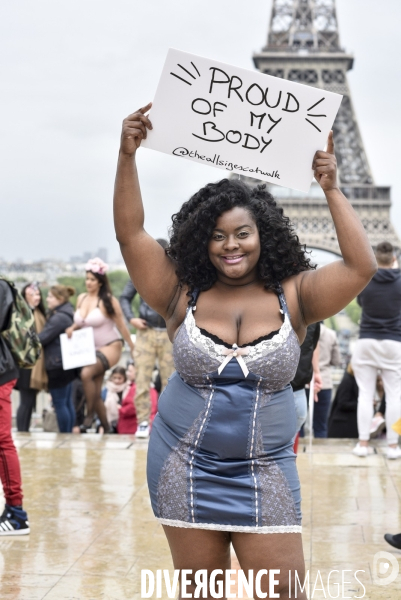 Hapening Body Positif du collectif The All Sizes Catwalk, défilé de femmes mannequins grande taille.