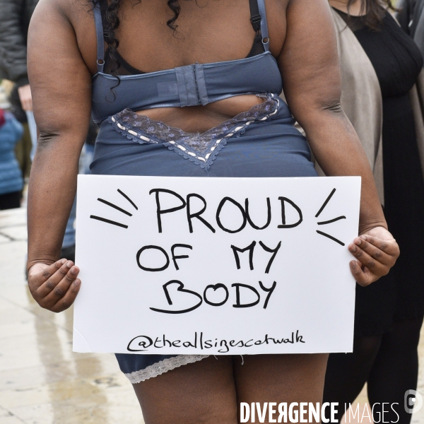 Hapening Body Positif du collectif The All Sizes Catwalk, défilé de femmes mannequins grande taille.