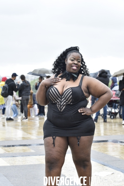 Hapening Body Positif du collectif The All Sizes Catwalk, défilé de femmes mannequins grande taille.