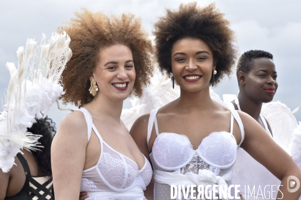 Hapening Body Positif du collectif The All Sizes Catwalk, défilé de femmes mannequins grande taille.