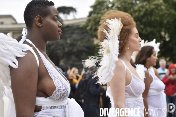 Hapening Body Positif du collectif The All Sizes Catwalk, défilé de femmes mannequins grande taille.