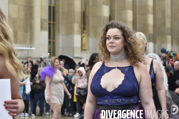 Hapening Body Positif du collectif The All Sizes Catwalk, défilé de femmes mannequins grande taille.