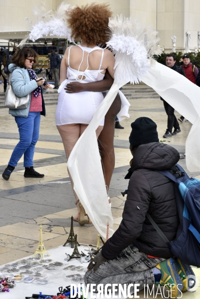 Hapening Body Positif du collectif The All Sizes Catwalk, défilé de femmes mannequins grande taille.