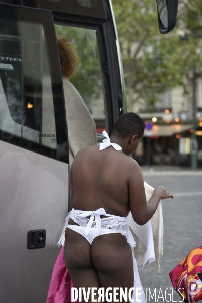 Hapening Body Positif du collectif The All Sizes Catwalk, défilé de femmes mannequins grande taille.