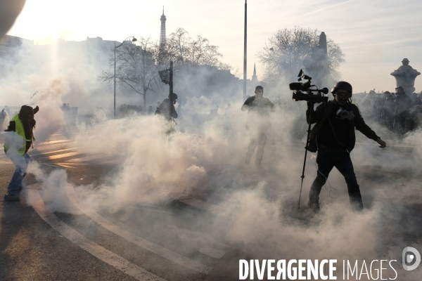 La Couverture Médiatique des Gilets jaunes à Paris. TheÊMedia CoverageÊof theÊYellow Vests Revolt in Paris.