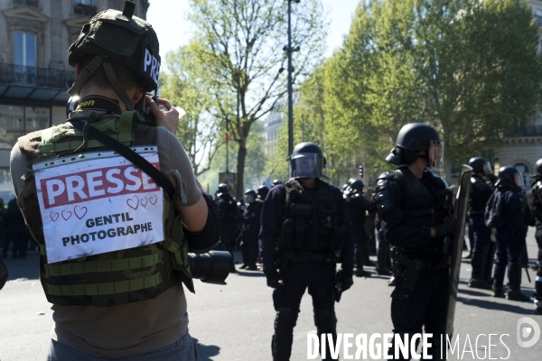 La Couverture Médiatique des Gilets jaunes à Paris. TheÊMedia CoverageÊof theÊYellow Vests Revolt in Paris.