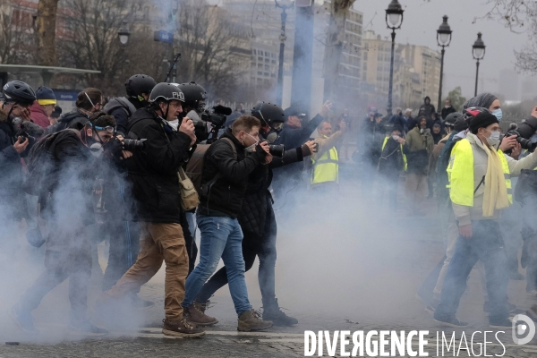 La Couverture Médiatique des Gilets jaunes à Paris. TheÊMedia CoverageÊof theÊYellow Vests Revolt in Paris.