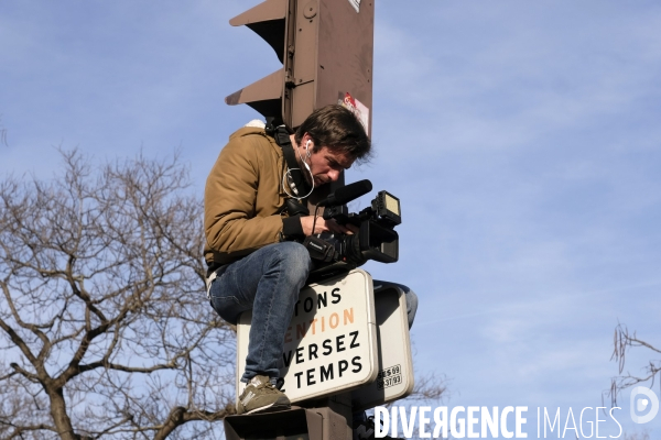 La Couverture Médiatique des Gilets jaunes à Paris. TheÊMedia CoverageÊof theÊYellow Vests Revolt in Paris.