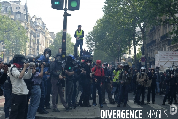 La Couverture Médiatique des Gilets jaunes à Paris. TheÊMedia CoverageÊof theÊYellow Vests Revolt in Paris.