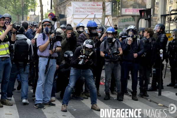 La Couverture Médiatique des Gilets jaunes à Paris. TheÊMedia CoverageÊof theÊYellow Vests Revolt in Paris.