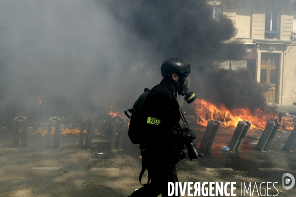 La Couverture Médiatique des Gilets jaunes à Paris. TheÊMedia CoverageÊof theÊYellow Vests Revolt in Paris.