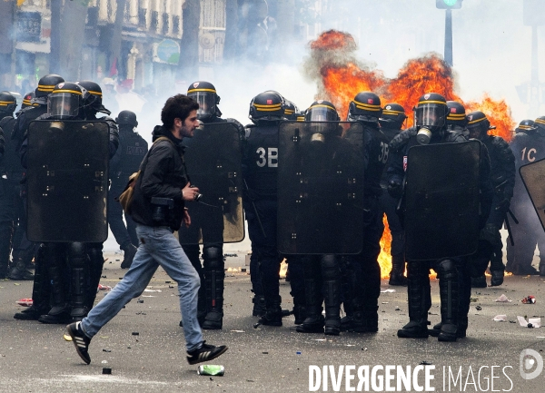 La Couverture Médiatique des Gilets jaunes à Paris. TheÊMedia CoverageÊof theÊYellow Vests Revolt in Paris.