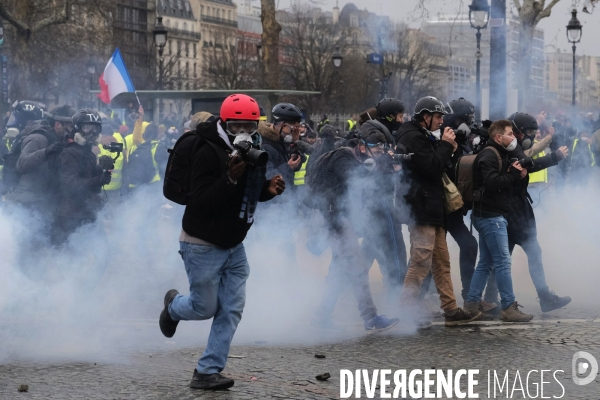 La Couverture Médiatique des Gilets jaunes à Paris. TheÊMedia CoverageÊof theÊYellow Vests Revolt in Paris.