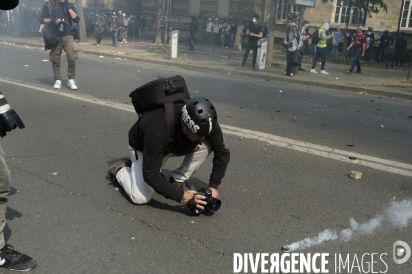 La Couverture Médiatique des Gilets jaunes à Paris. TheÊMedia CoverageÊof theÊYellow Vests Revolt in Paris.