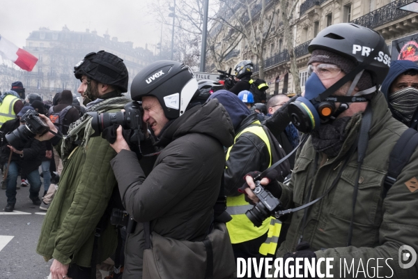 La Couverture Médiatique des Gilets jaunes à Paris. TheÊMedia CoverageÊof theÊYellow Vests Revolt in Paris.