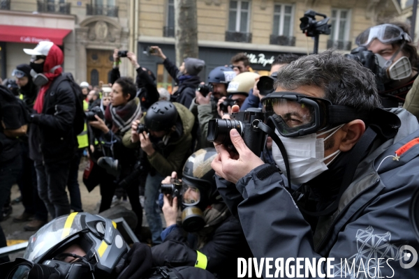 La Couverture Médiatique des Gilets jaunes à Paris. TheÊMedia CoverageÊof theÊYellow Vests Revolt in Paris.