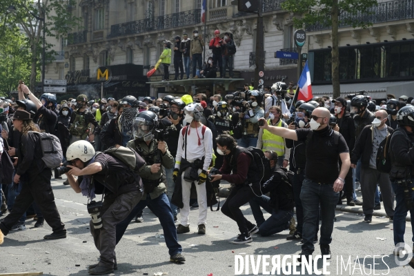 La Couverture Médiatique des Gilets jaunes à Paris. TheÊMedia CoverageÊof theÊYellow Vests Revolt in Paris.