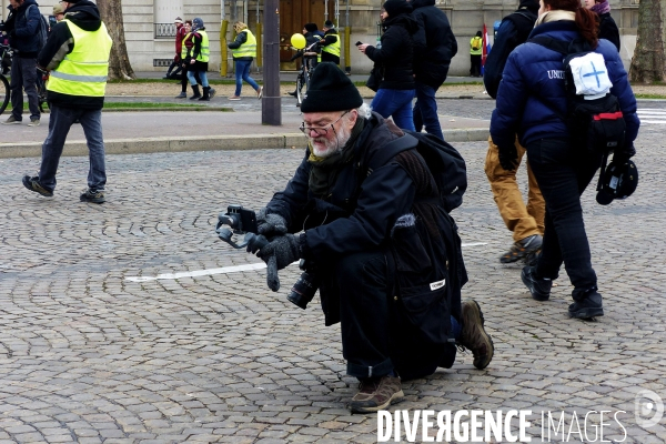 La Couverture Médiatique des Gilets jaunes à Paris. The Media Coverage of the Yellow Vests Revolt in Paris.