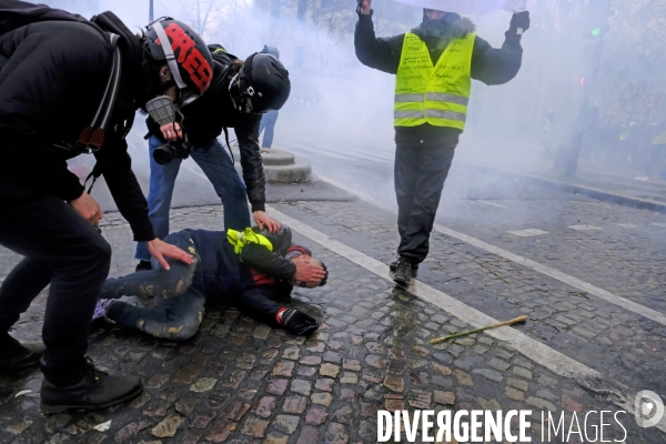 La Couverture Médiatique des Gilets jaunes à Paris. TheÊMedia CoverageÊof theÊYellow Vests Revolt in Paris.