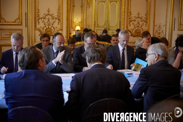 Matignon, Edouard Philippe et partenaires sociaux pour mesures Macron, suite gilets jaunes