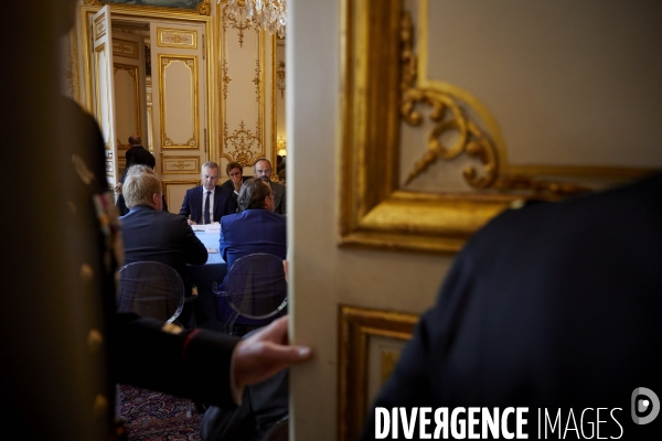 Matignon, Edouard Philippe et partenaires sociaux pour mesures Macron, suite gilets jaunes