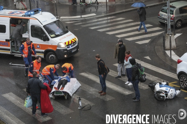 Accident de scooter , rue de vaugirard paris