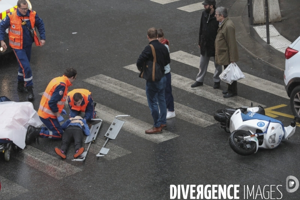 Accident de scooter , rue de vaugirard paris