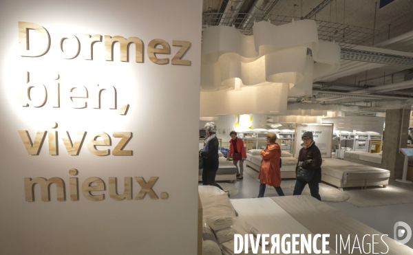 Ikea ouvre son premier magasin a paris