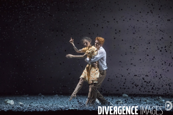 IOLANTA - CASSE-NOISETTE deuxième partie CASSE-NOISETTE - Pas de deux - Sidi Larbi Cherkaoui