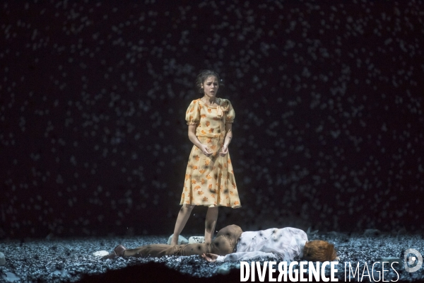 IOLANTA - CASSE-NOISETTE deuxième partie CASSE-NOISETTE - Pas de deux - Sidi Larbi Cherkaoui