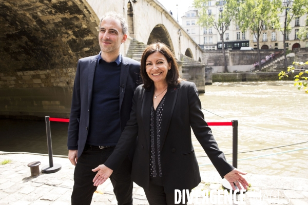 Anne Hidalgo et Raphaël Glucksmann à la rencontre des Parisiens.