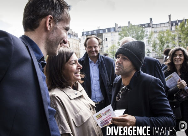 Anne Hidalgo et Raphaël Glucksmann à la rencontre des Parisiens.