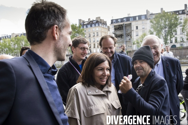 Anne Hidalgo et Raphaël Glucksmann à la rencontre des Parisiens.