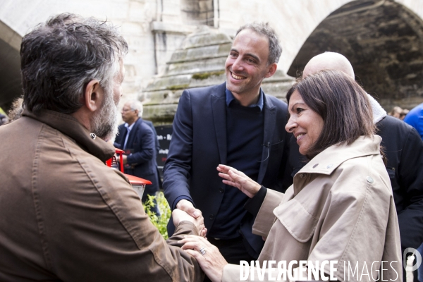 Anne Hidalgo et Raphaël Glucksmann à la rencontre des Parisiens.