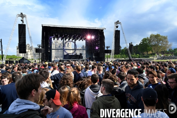 Festival électro de Chambord en partenariat avec Cercle, producteur de concerts dans des lieux prestigieux. 20.000 personnes réunies pendant 12 heures de concert face au château.