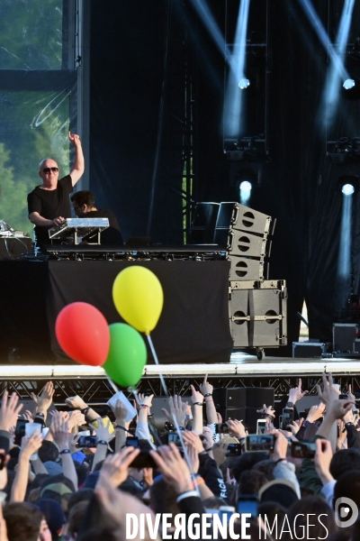 Festival électro de Chambord en partenariat avec Cercle, producteur de concerts dans des lieux prestigieux. 20.000 personnes réunies pendant 12 heures de concert face au château.