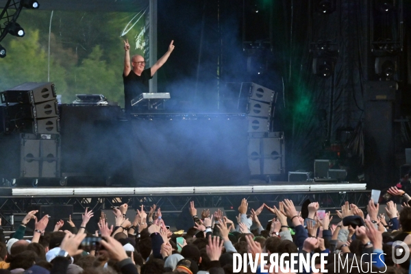 Festival électro de Chambord en partenariat avec Cercle, producteur de concerts dans des lieux prestigieux. 20.000 personnes réunies pendant 12 heures de concert face au château.