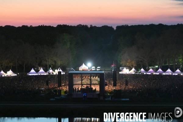 Festival électro de Chambord en partenariat avec Cercle, producteur de concerts dans des lieux prestigieux. 20.000 personnes réunies pendant 12 heures de concert face au château.