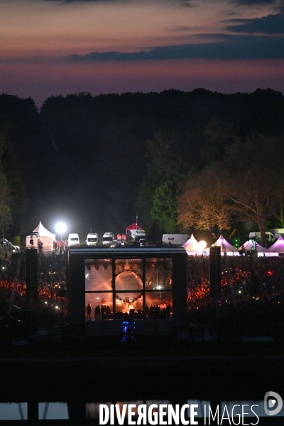 Festival électro de Chambord en partenariat avec Cercle, producteur de concerts dans des lieux prestigieux. 20.000 personnes réunies pendant 12 heures de concert face au château.